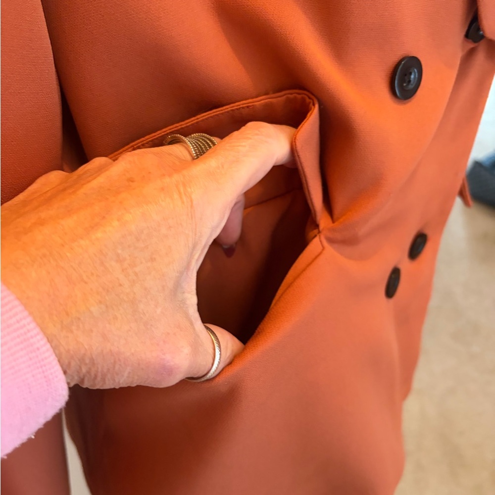 #264 Elegant Women's Rust Colored Blazer. Great Condition. Size L - Picture 4 of 11